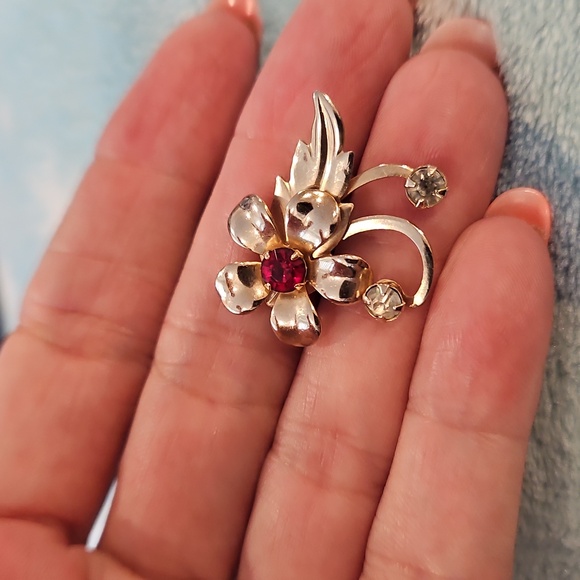 Lot Of 3 Vintage clip on and screw earrings green red rhinestones Gold Tone - Picture 9 of 10